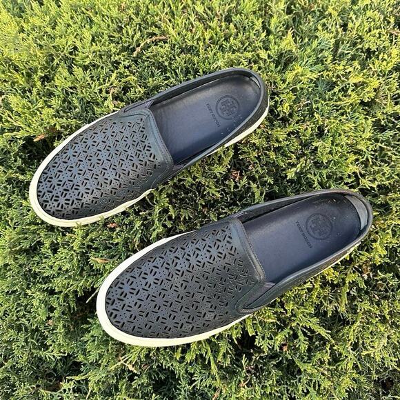 Tory Burch Women’s Lennon Laser Cut Perforated‎ Slip On Sneakers Size 8 Blue - Picture 6 of 17
